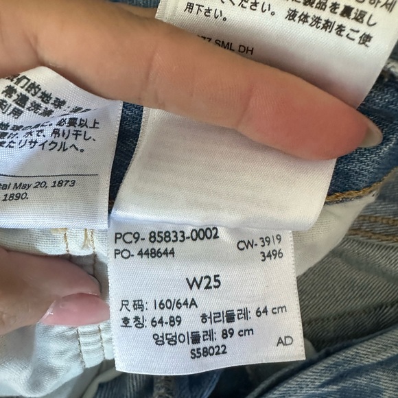 Levi’s light washed Jean shorts - Picture 3 of 3